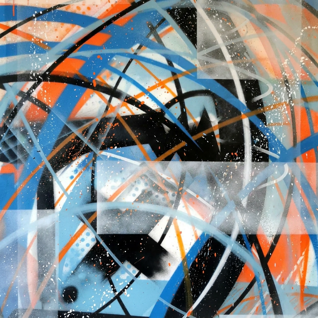 Vue de détail générée des superpositions bleues, orange, noires et blanches d’Abstraction avec logo.