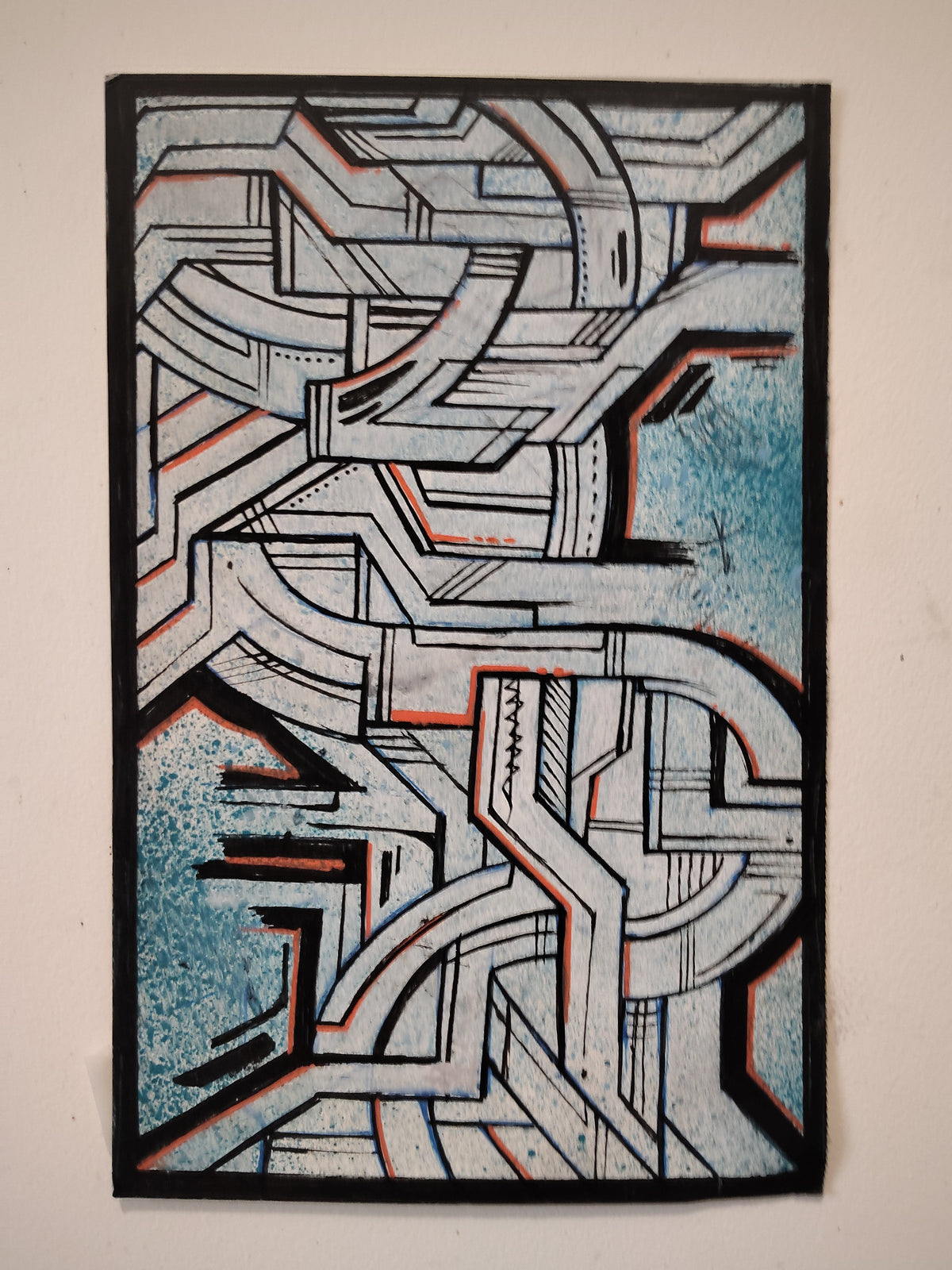 Peinture Entrelacs d’IPNSONE : rubans gris entrecroisés, contours noirs, touches rouge orangé et zones bleu-vert texturées.