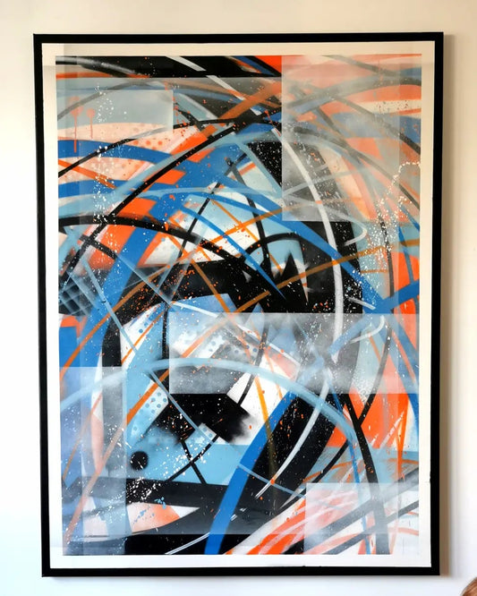Abstraction avec logo par IPNSONE, composition abstraite bleue, orange, noire et blanche photographiée au mur dans un cadre noir.